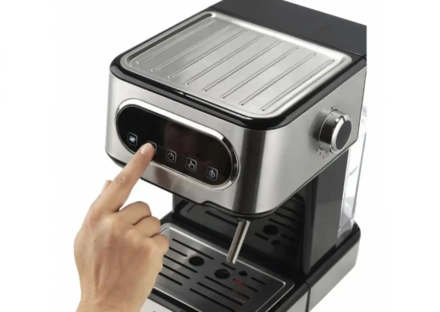 Aparat za espresso kafu Gorenje ESCM15DBK snaga 1100W/1.5l/15bara