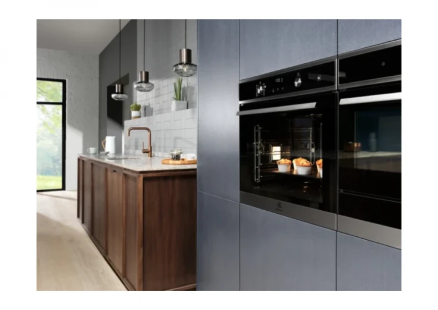 Ugradna rerna Electrolux EOD6P77WZ multifunkcionalna/zapremina 72l