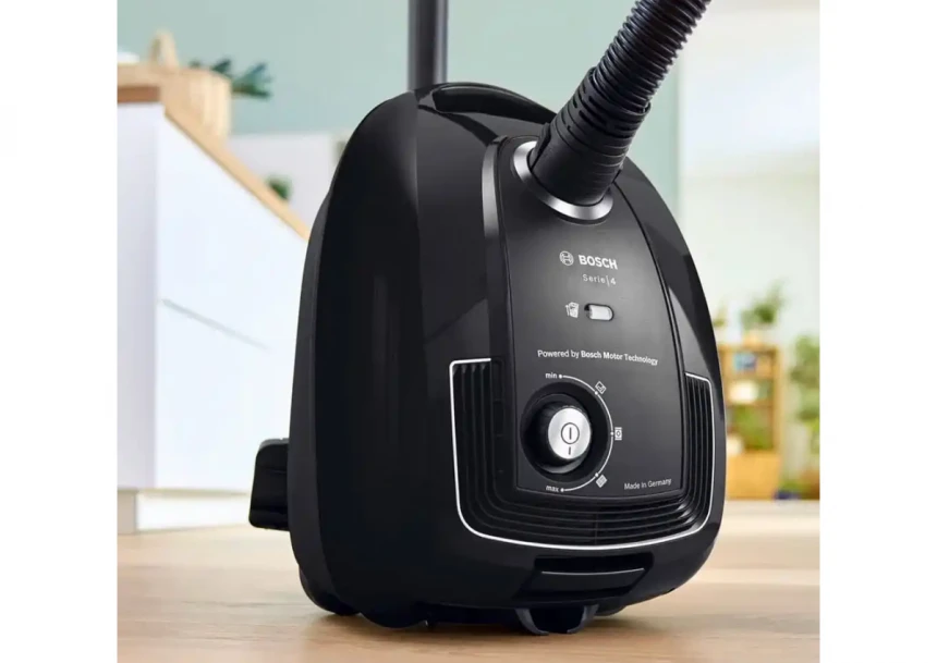 Usisivač Bosch BGB38BA1/snaga 600W/sa kesom/crni