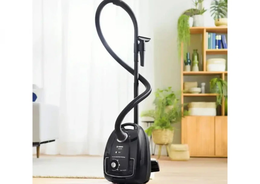 Usisivač Bosch BGB38BA1/snaga 600W/sa kesom/crni